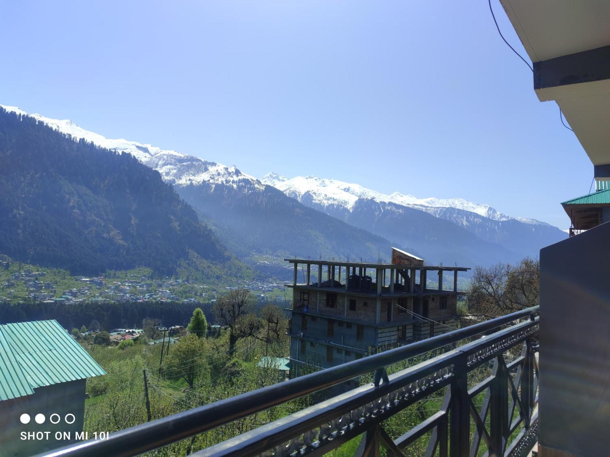Krishana Cottage A Pure Veg !!!300 M From Hadimba Temple!!!Balcony Rooms!!!Veg Restaurant!!!Couple Friendly!!!Family Cottage!!! Manāli Екстериор снимка