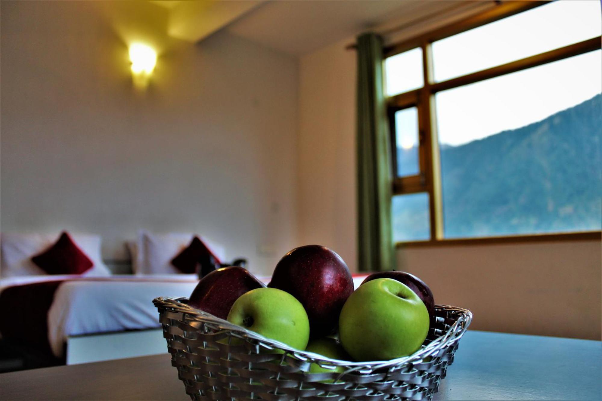 Krishana Cottage A Pure Veg !!!300 M From Hadimba Temple!!!Balcony Rooms!!!Veg Restaurant!!!Couple Friendly!!!Family Cottage!!! Manāli Екстериор снимка