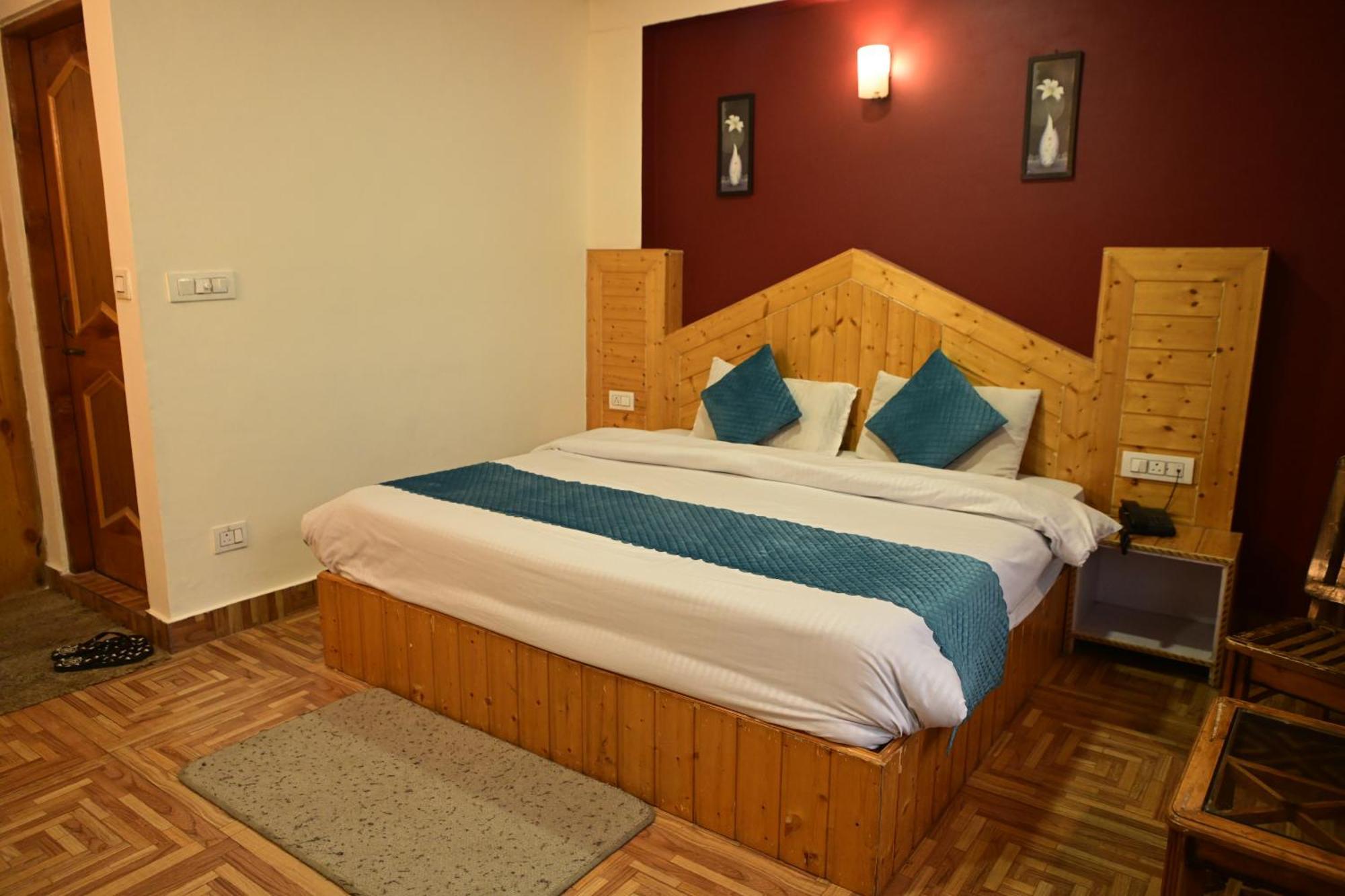 Krishana Cottage A Pure Veg !!!300 M From Hadimba Temple!!!Balcony Rooms!!!Veg Restaurant!!!Couple Friendly!!!Family Cottage!!! Manāli Екстериор снимка