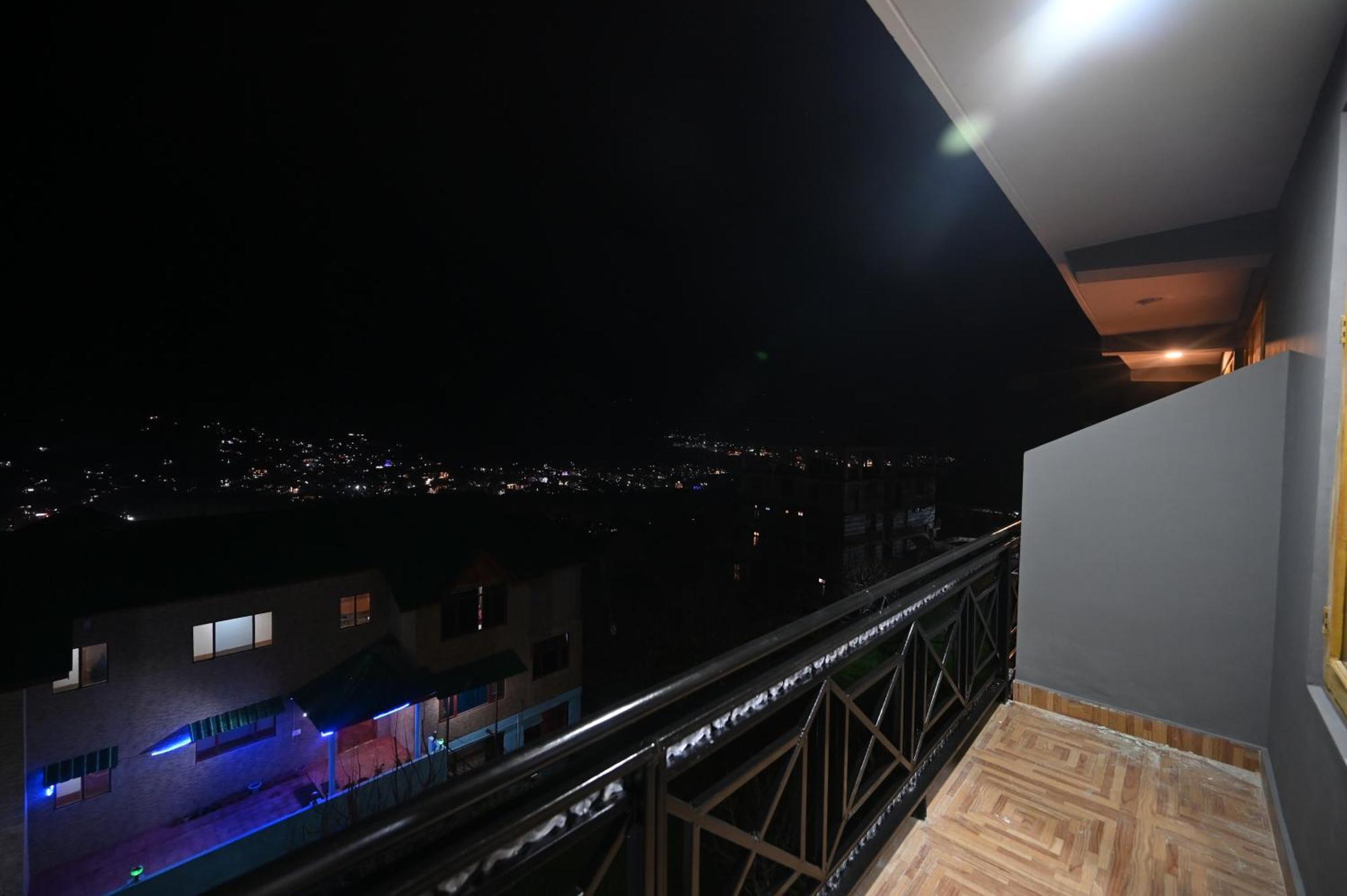 Krishana Cottage A Pure Veg !!!300 M From Hadimba Temple!!!Balcony Rooms!!!Veg Restaurant!!!Couple Friendly!!!Family Cottage!!! Manāli Екстериор снимка