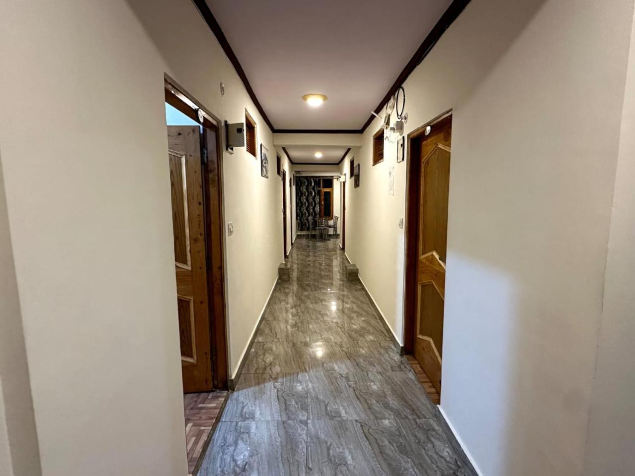 Krishana Cottage A Pure Veg !!!300 M From Hadimba Temple!!!Balcony Rooms!!!Veg Restaurant!!!Couple Friendly!!!Family Cottage!!! Manāli Екстериор снимка