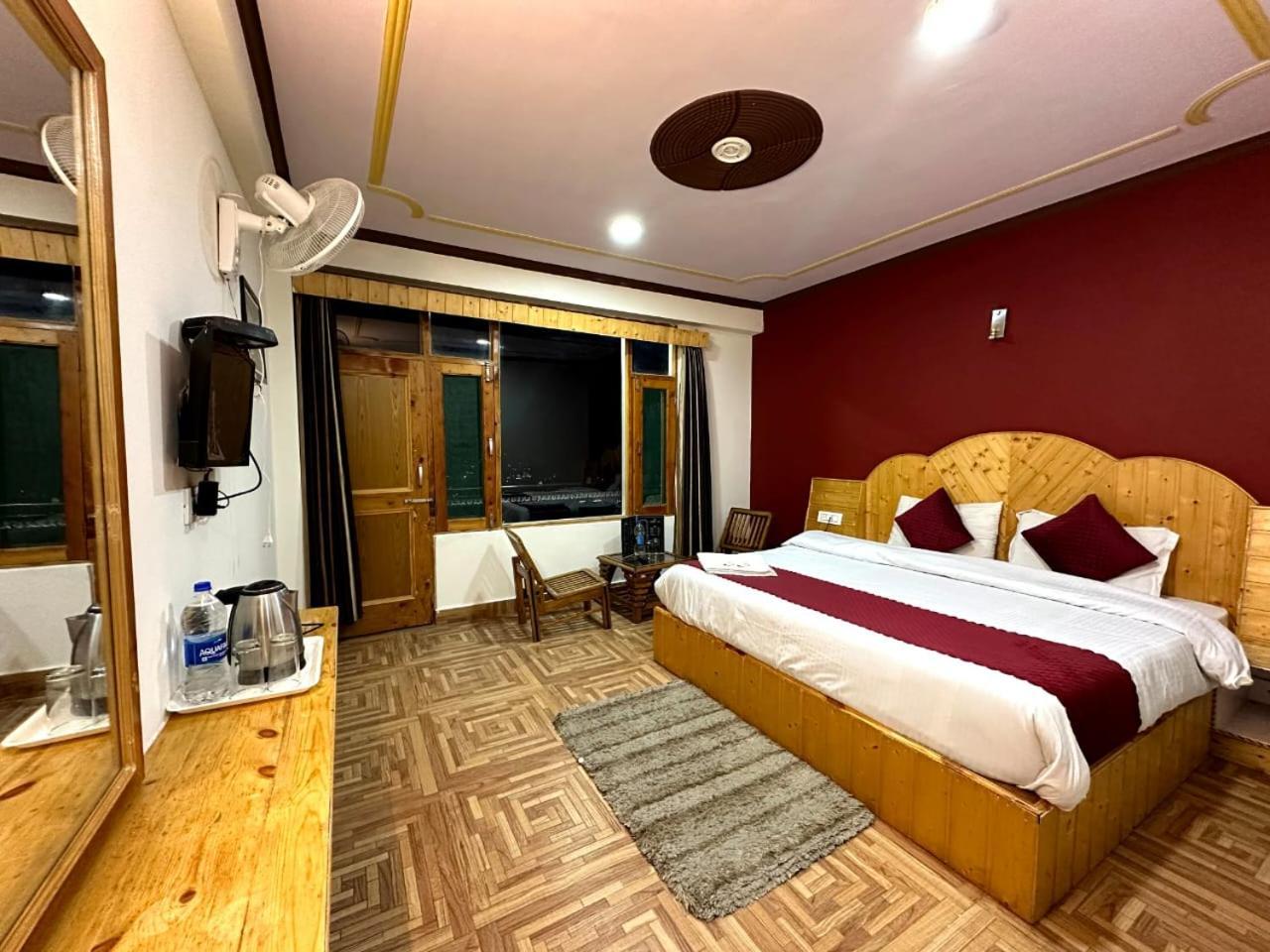 Krishana Cottage A Pure Veg !!!300 M From Hadimba Temple!!!Balcony Rooms!!!Veg Restaurant!!!Couple Friendly!!!Family Cottage!!! Manāli Екстериор снимка