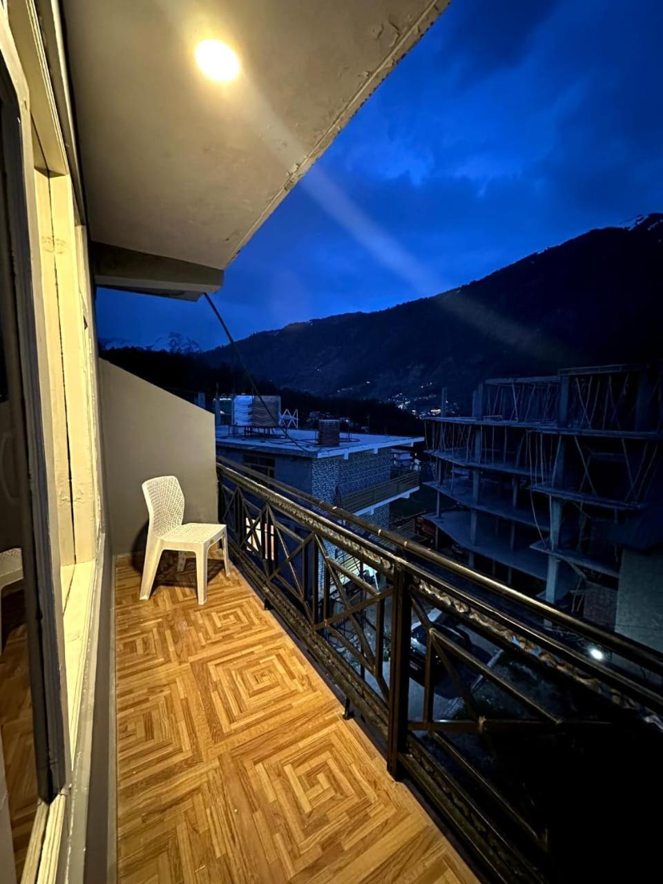 Krishana Cottage A Pure Veg !!!300 M From Hadimba Temple!!!Balcony Rooms!!!Veg Restaurant!!!Couple Friendly!!!Family Cottage!!! Manāli Екстериор снимка